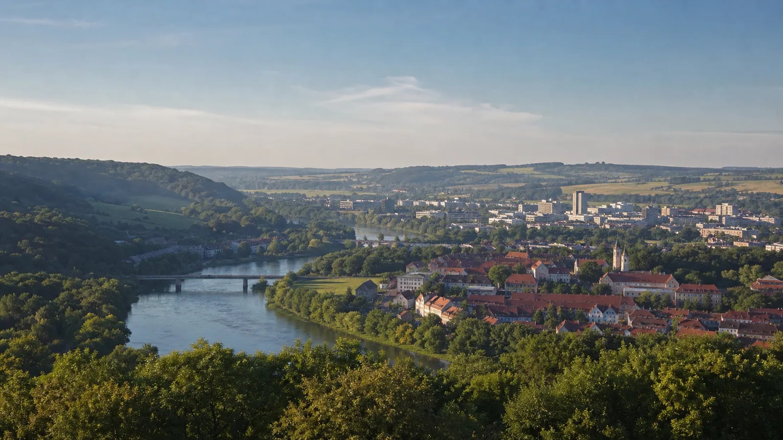 Bayerische Stadt- und Flusslandschaft als Wirtschaftsregion in Ostbayern